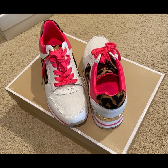 Shoes - Picture 2 of 4